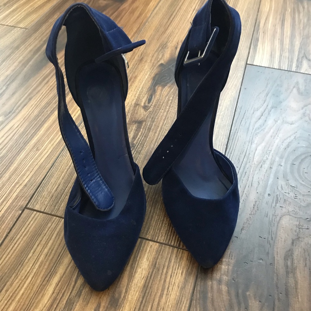 Blue velvet heels